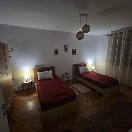 Arlo Nest Apartman