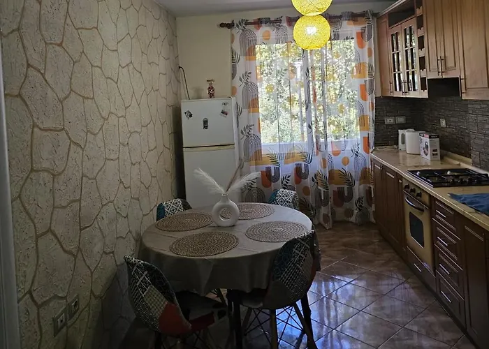 Arlo Nest Apartman *